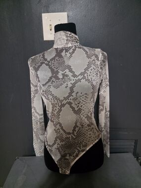 Express Gray Snake Print Long Sleeve Bodysuit